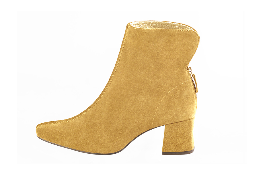 Mustard yellow women's ankle boots with a zip at the back. Square toe. Medium block heels. Profile view - Florence KOOIJMAN